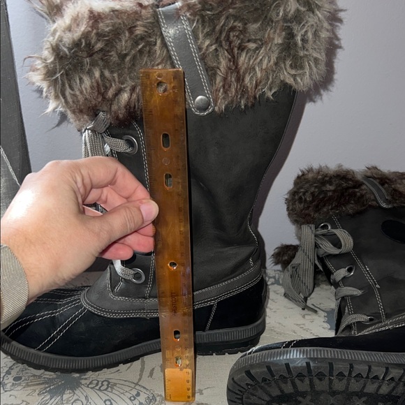 London Fog Black and Gray Winter Boots with Faux Fur - Picture 14 of 14